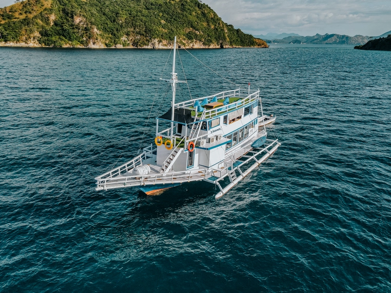 Private Superior Phinisi Charter Komodo 3 Island