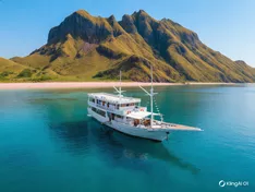 Private Luxury Phinisi Charter Komodo Ahsana