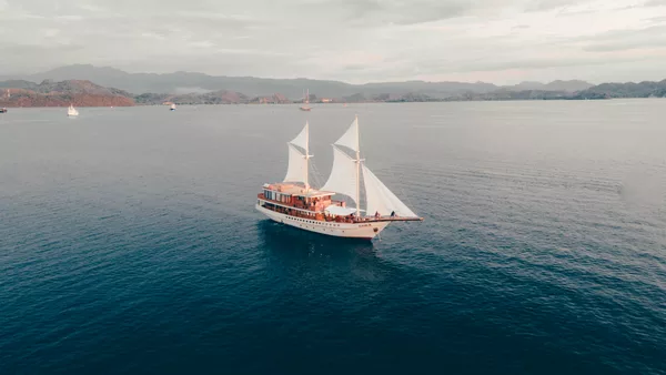 Private Luxury Phinisi Charter Komodo El Bark