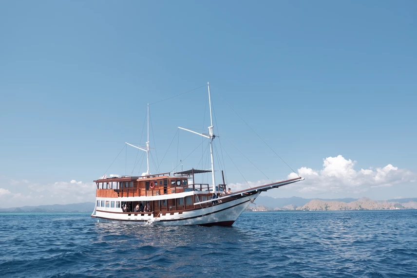 Komodo Liveaboard Superior Phinisi Amore