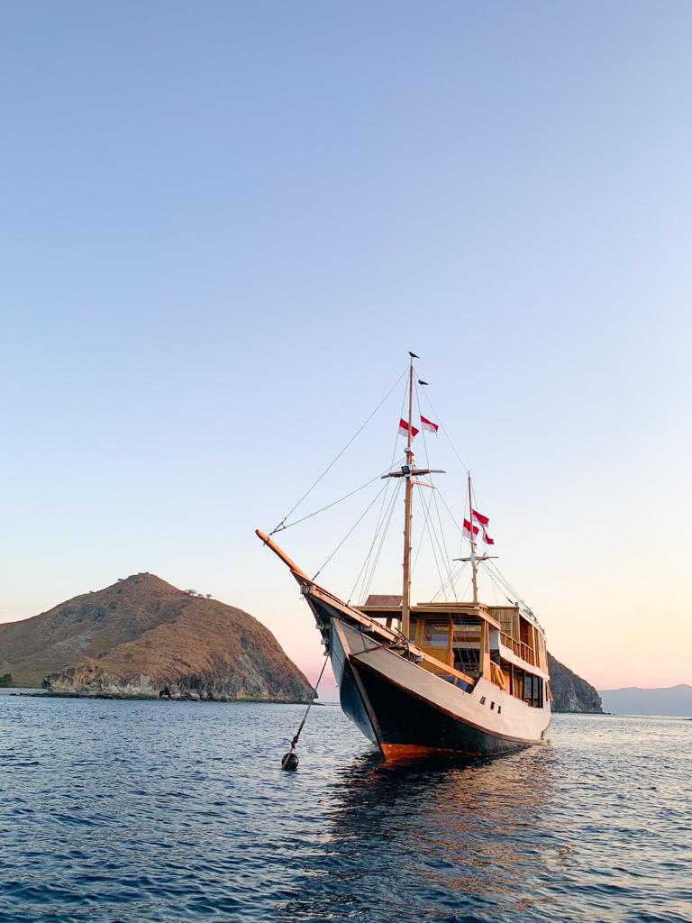 Komodo Liveaboard Superior Phinisi Lipra