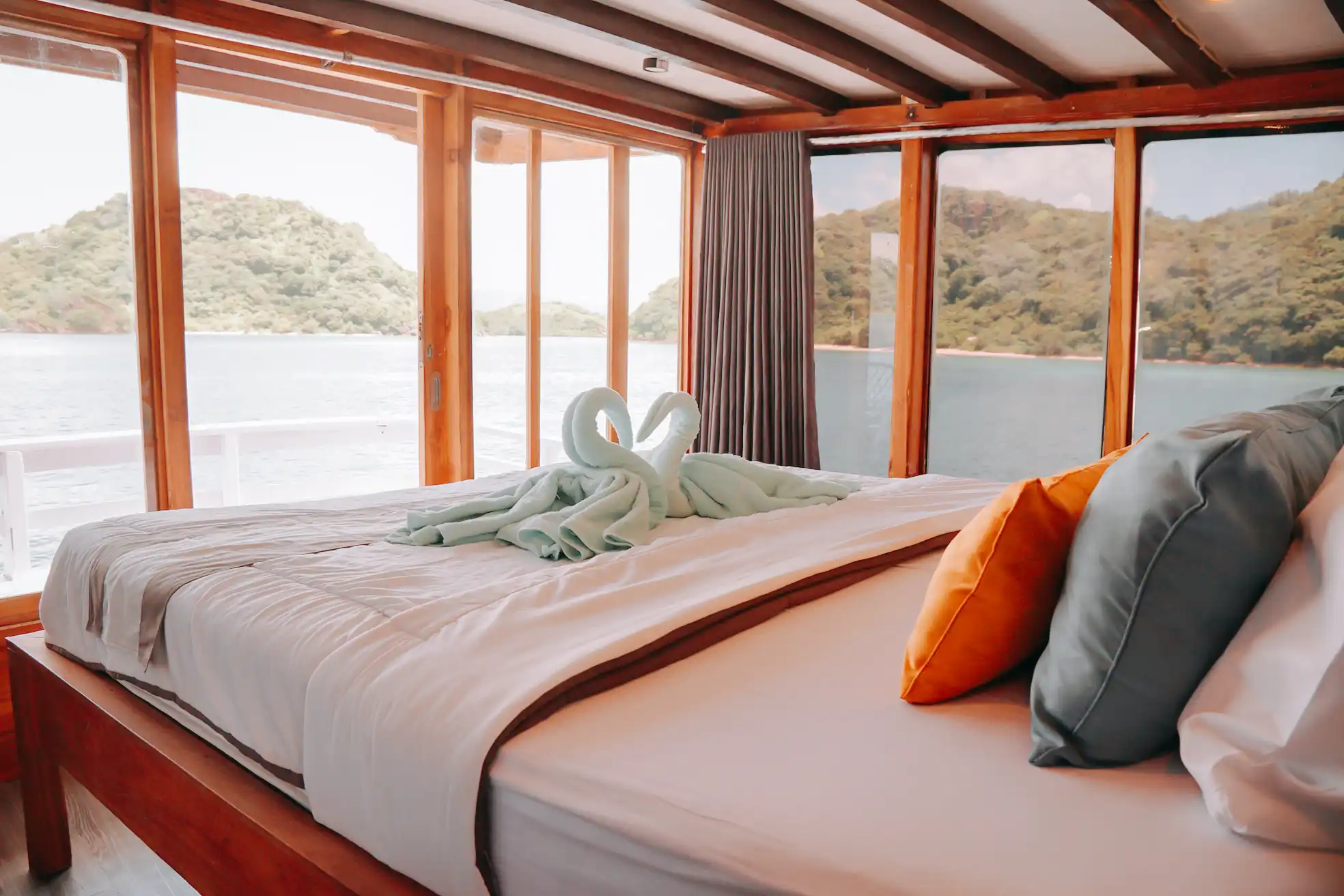 Open Trip Labuan Bajo Kapal Phinisi Superior Nusantara Karya