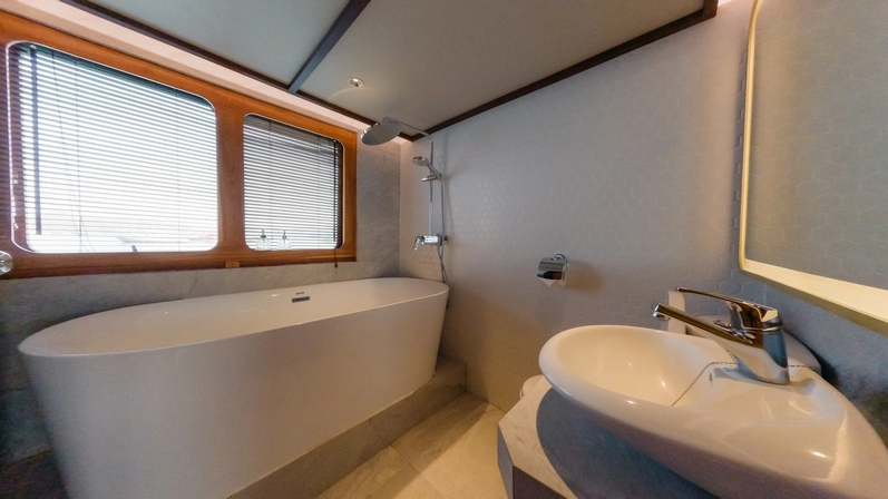 Osaka Cabin 2