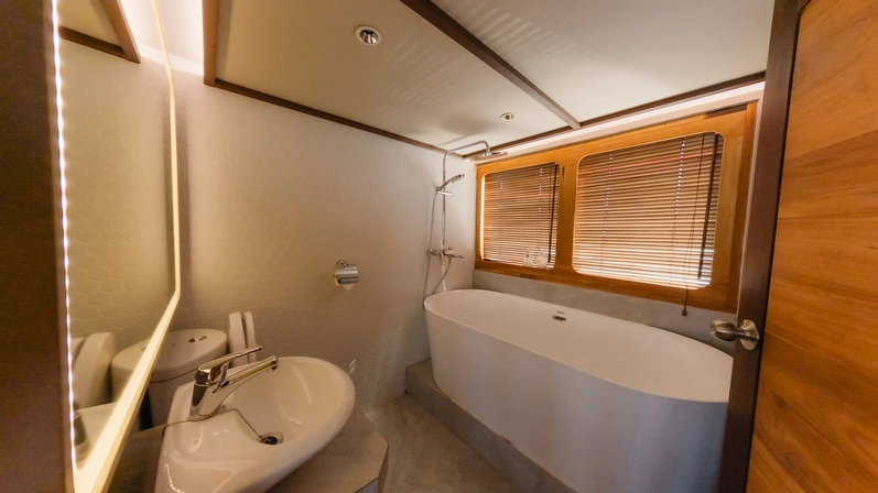 Osaka Cabin 1