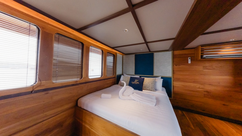 Osaka Cabin 1