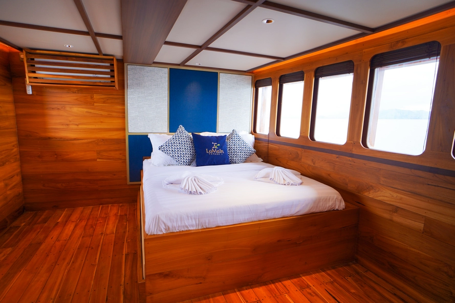 Osaka Cabin 1
