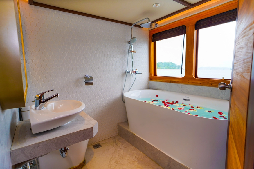 Osaka Cabin 1
