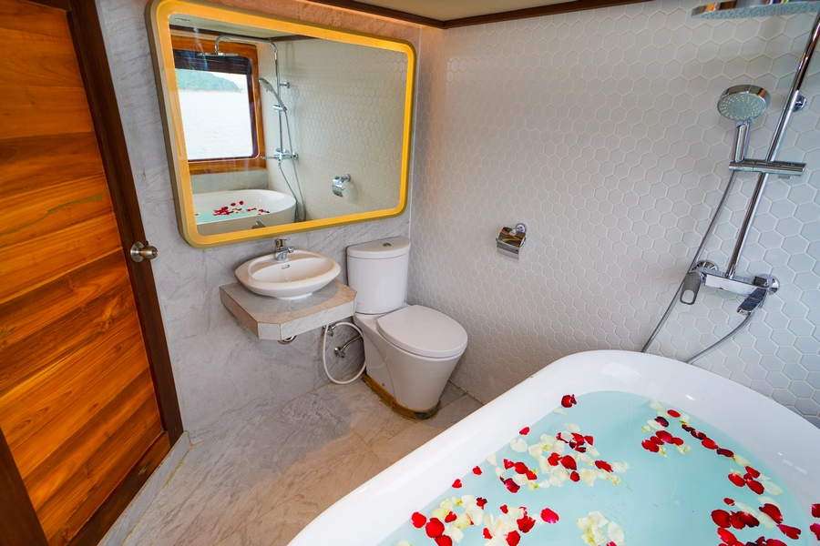 Osaka Cabin 1